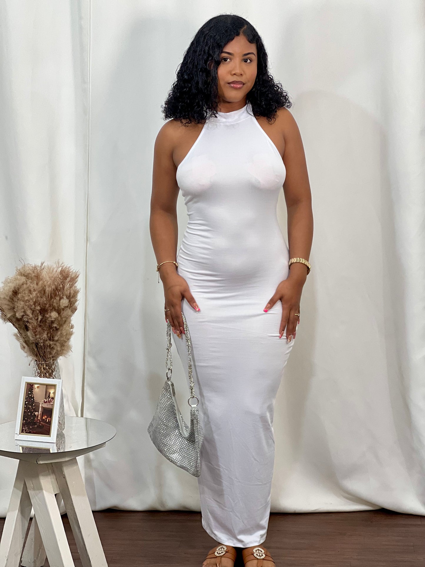 BACK-OUT SLEEVELESS HALTER MAXI DRESS