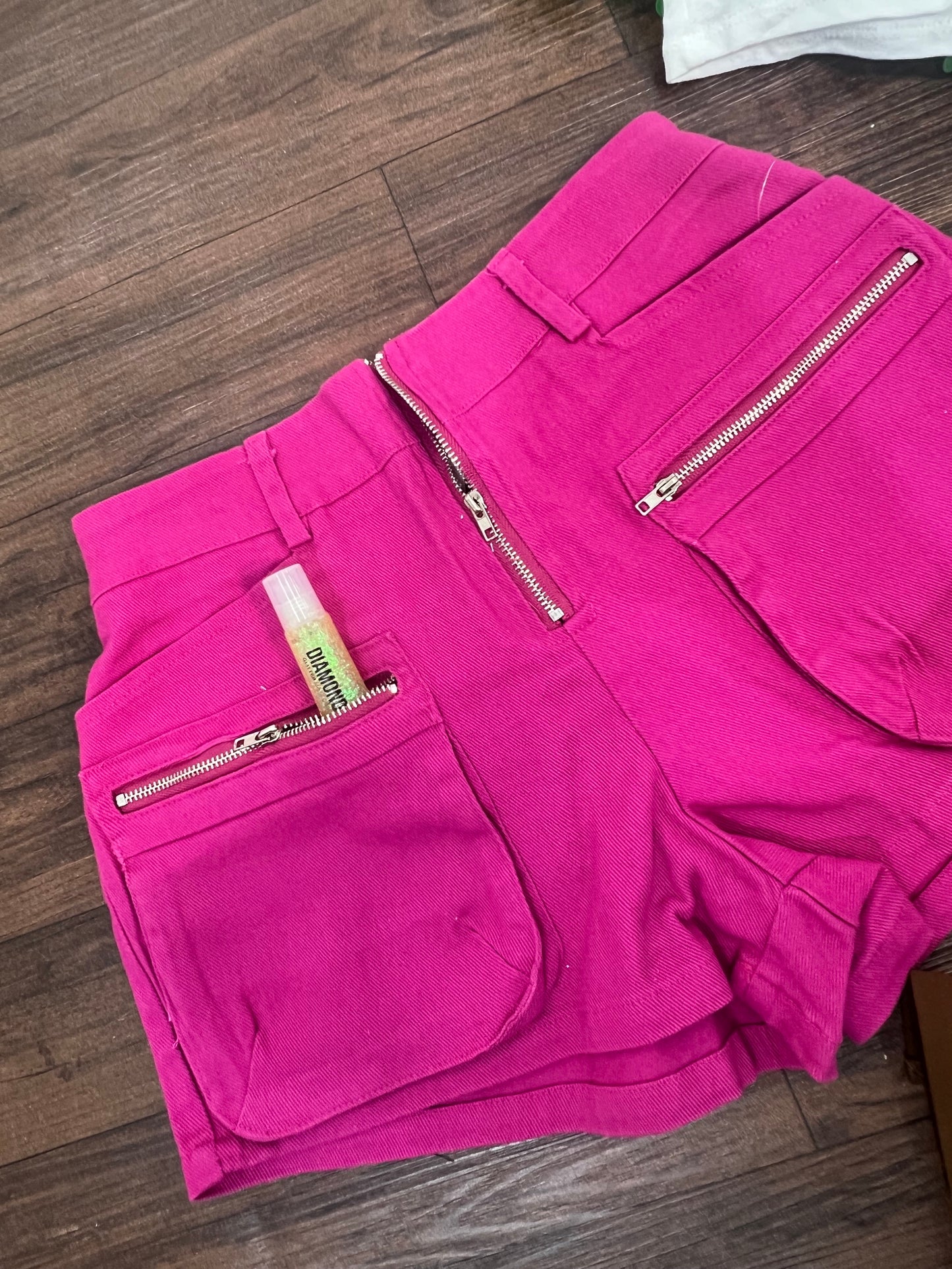 LIVING ON THE EDGE STRETCHY SHORTS W/ POCKET AND ZIPPER