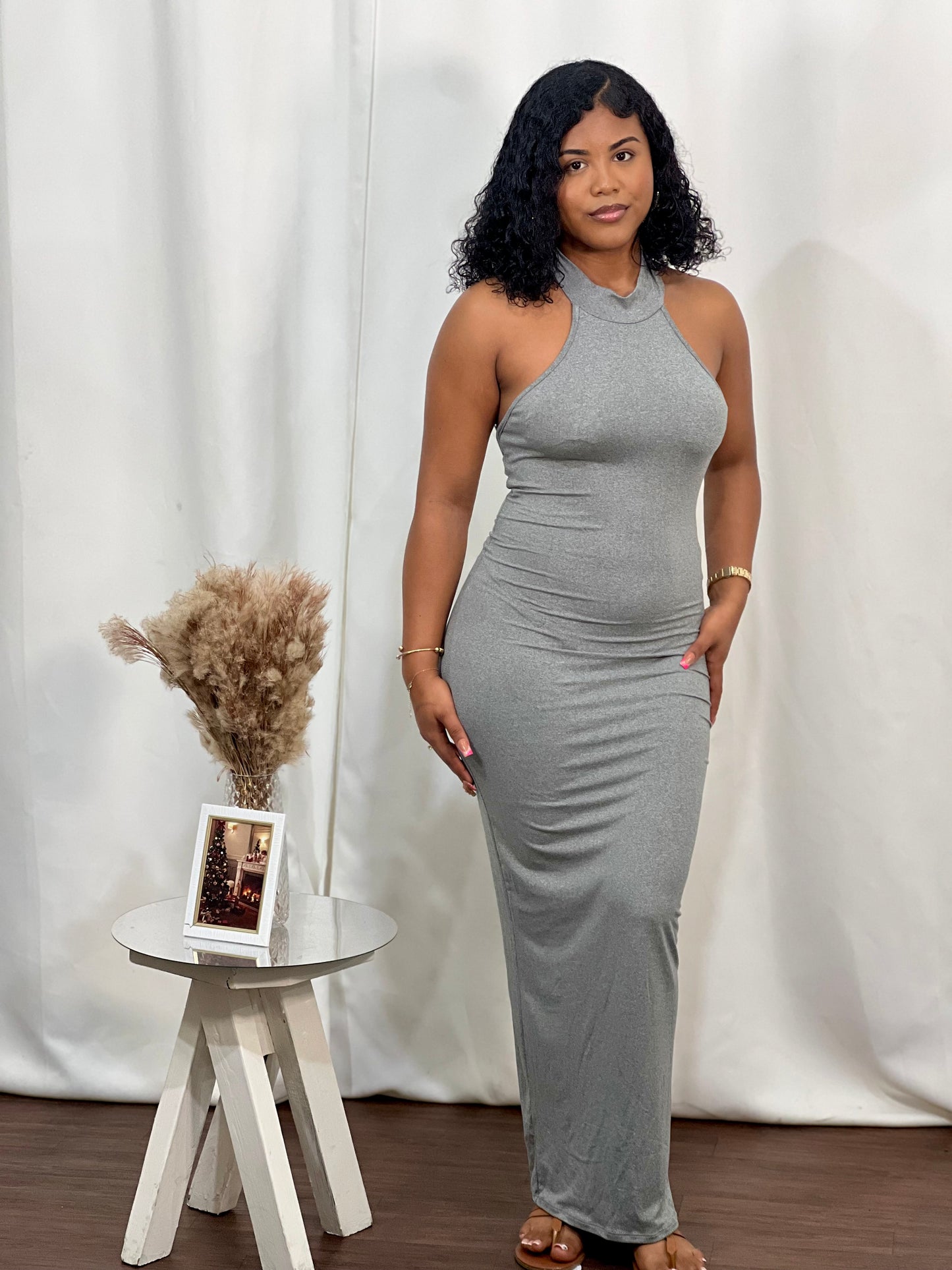 BACK-OUT SLEEVELESS HALTER MAXI DRESS