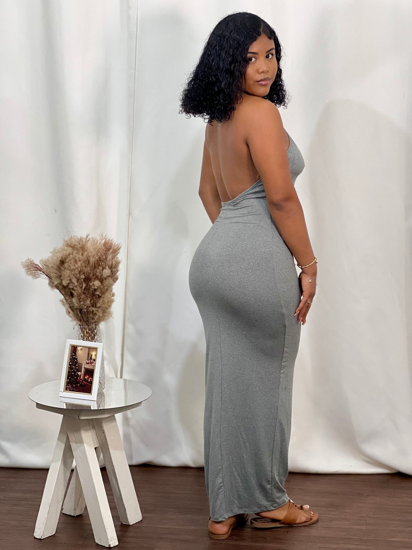 BACK-OUT SLEEVELESS HALTER MAXI DRESS