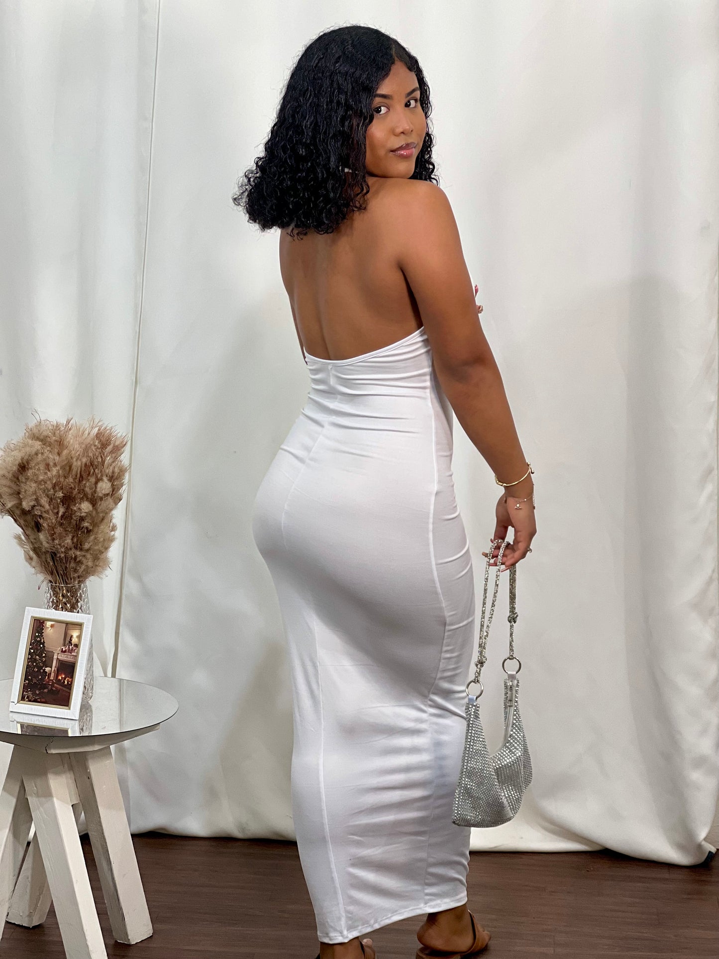 BACK-OUT SLEEVELESS HALTER MAXI DRESS