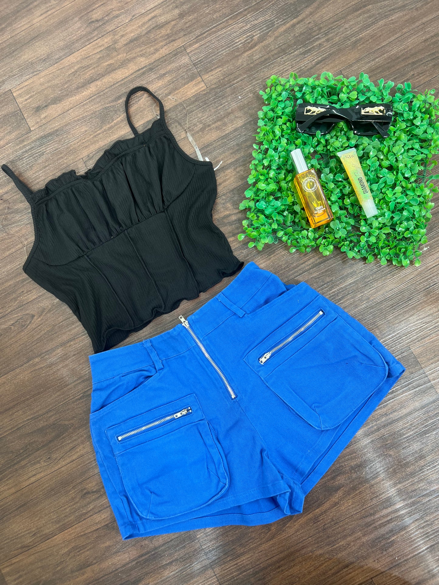 LIVING ON THE EDGE STRETCHY SHORTS W/ POCKET AND ZIPPER