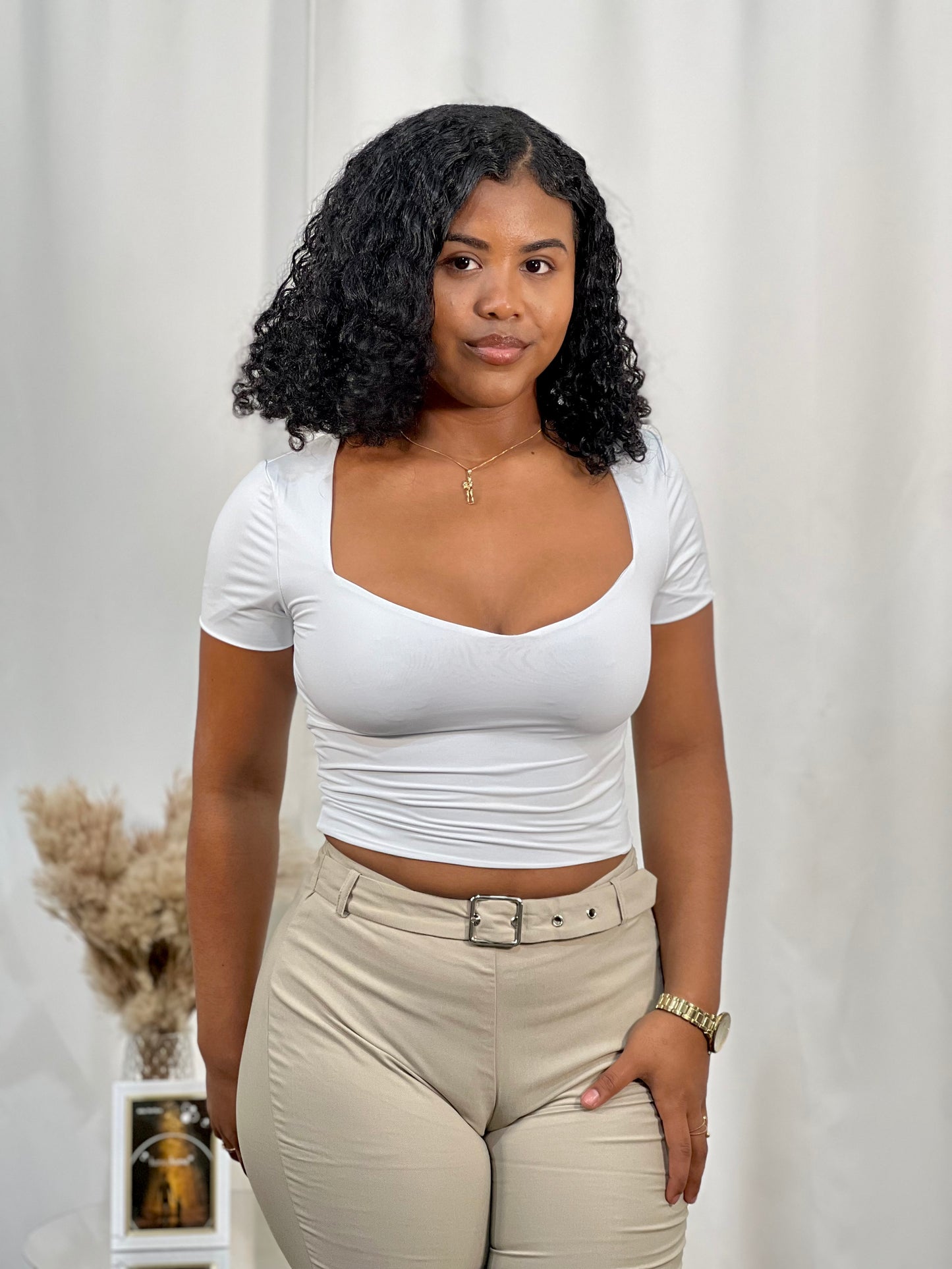 SWEET SQUARED V-NECK CROP TOP