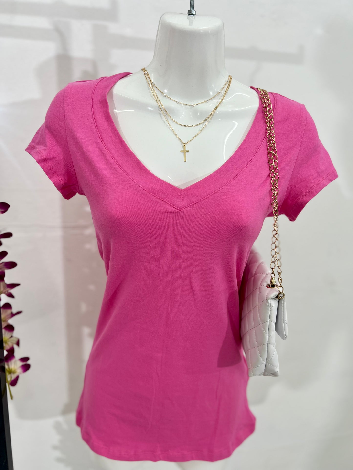 SHORT-SLEEVE V-NECK TOP