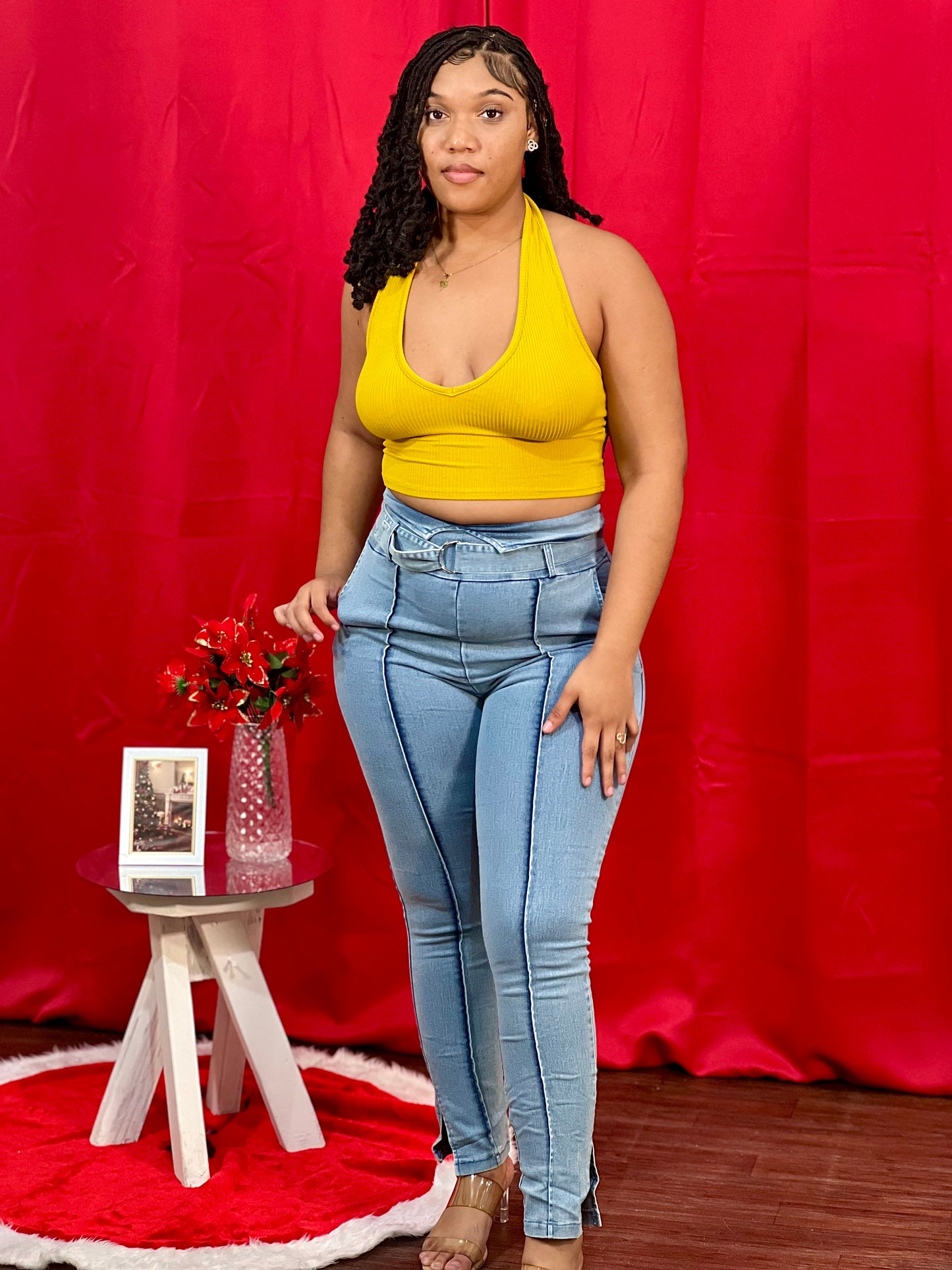 HIGH WAISTED BELTED JEANS