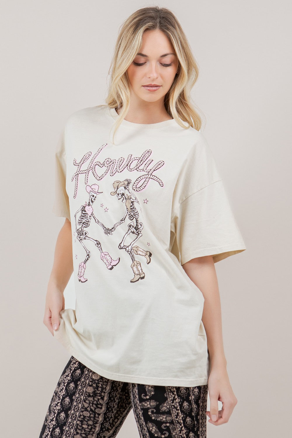 HOWDY OVERSIZED GRAPHIC TEE