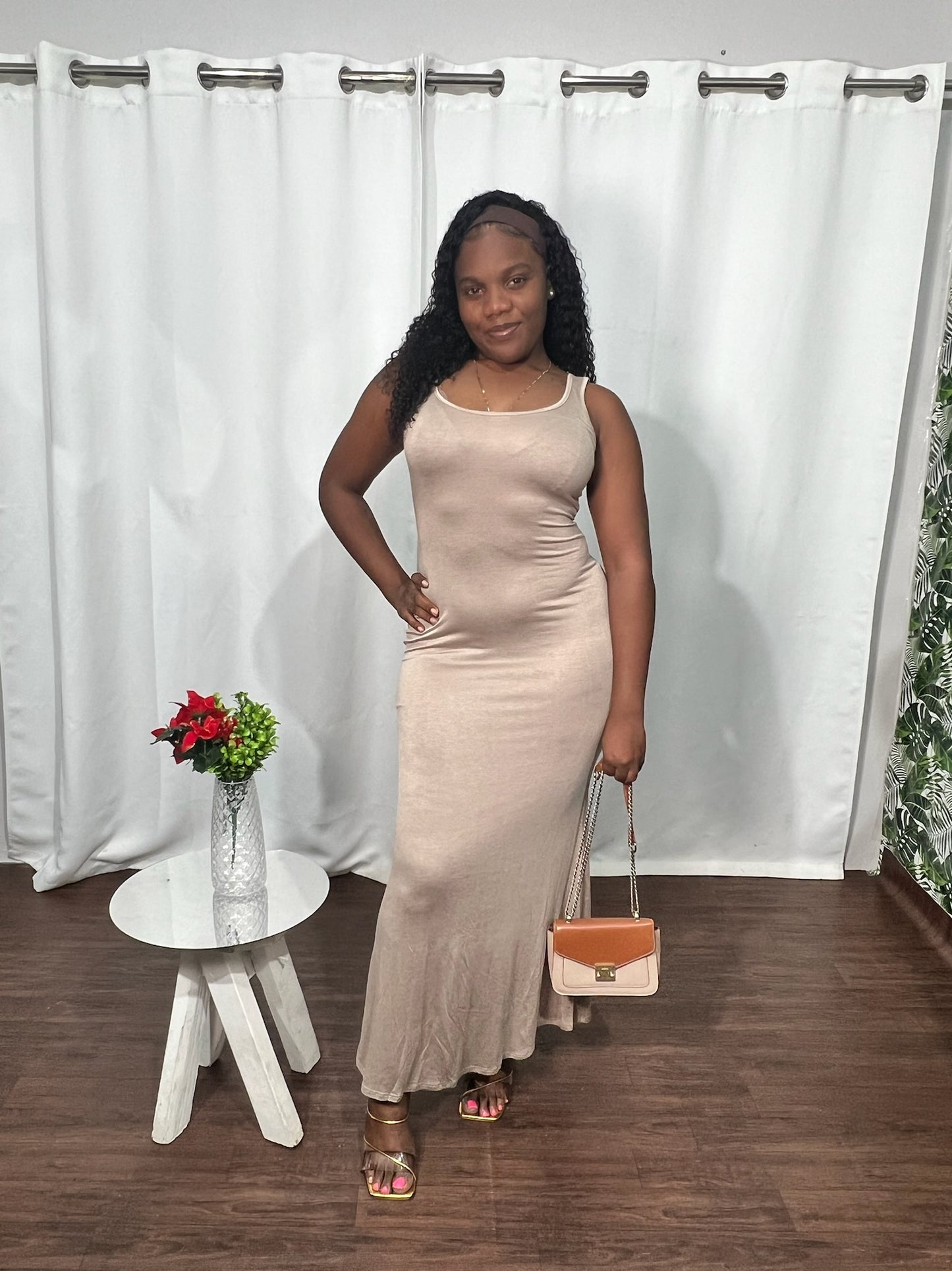 PLAIN SCOOP NECK MAXI DRESS