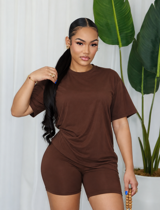 OVERSIZED TEE AND BIKERSHORTS