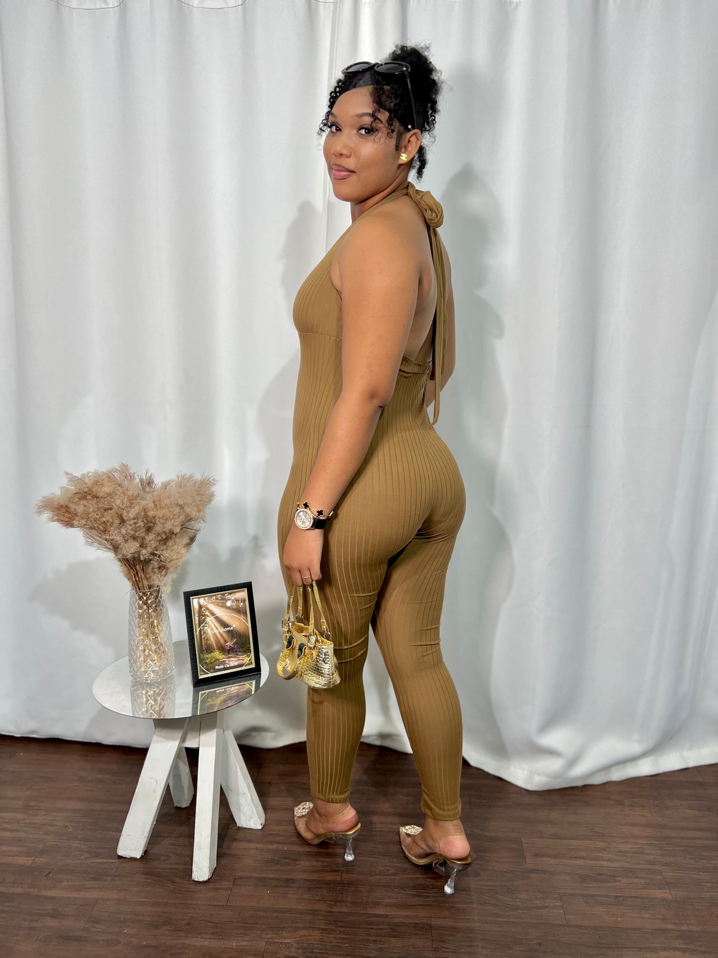 TIE HALTER NECK V-CUT RIBBED JUMPSUIT