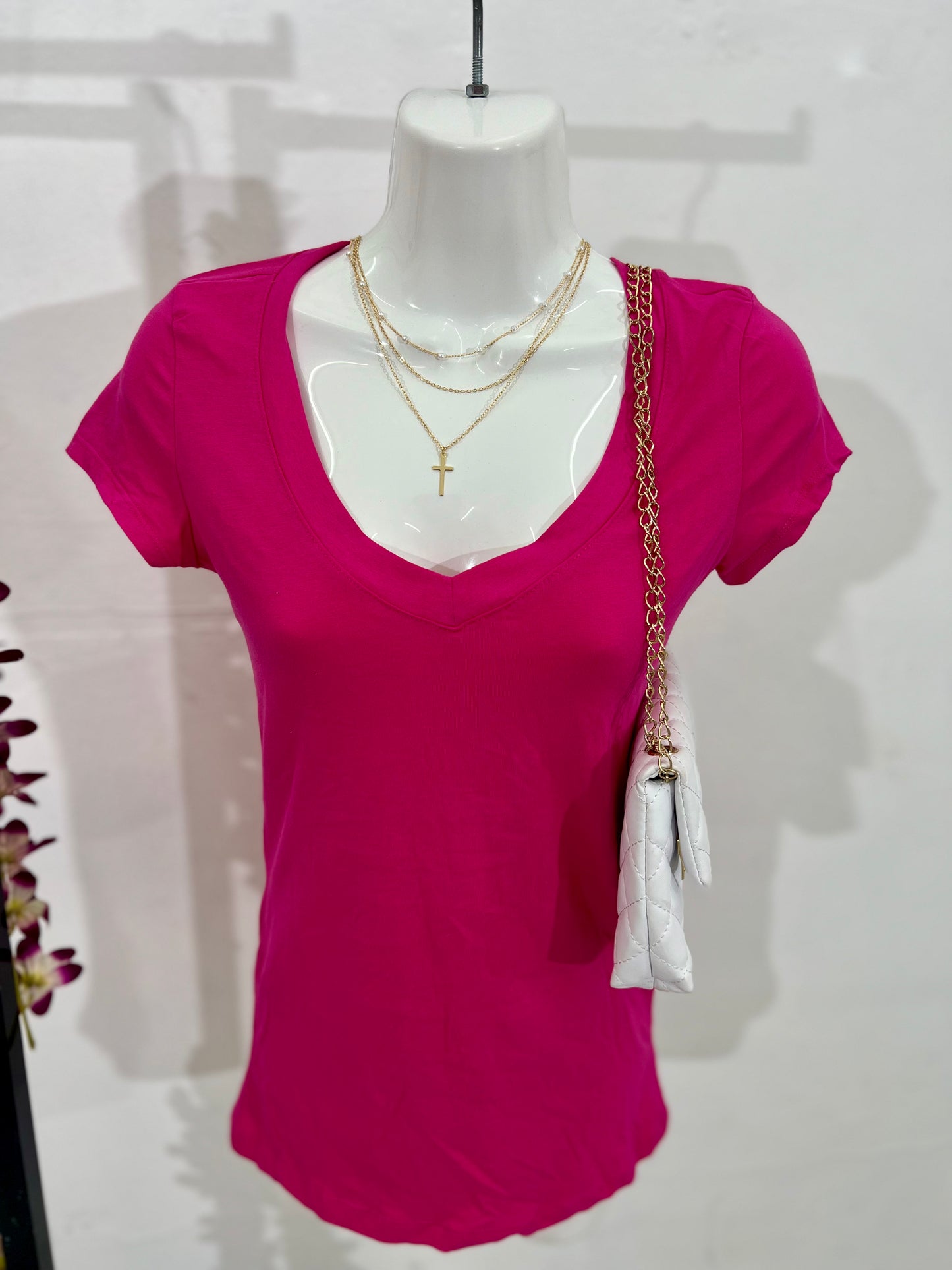 SHORT-SLEEVE V-NECK TOP