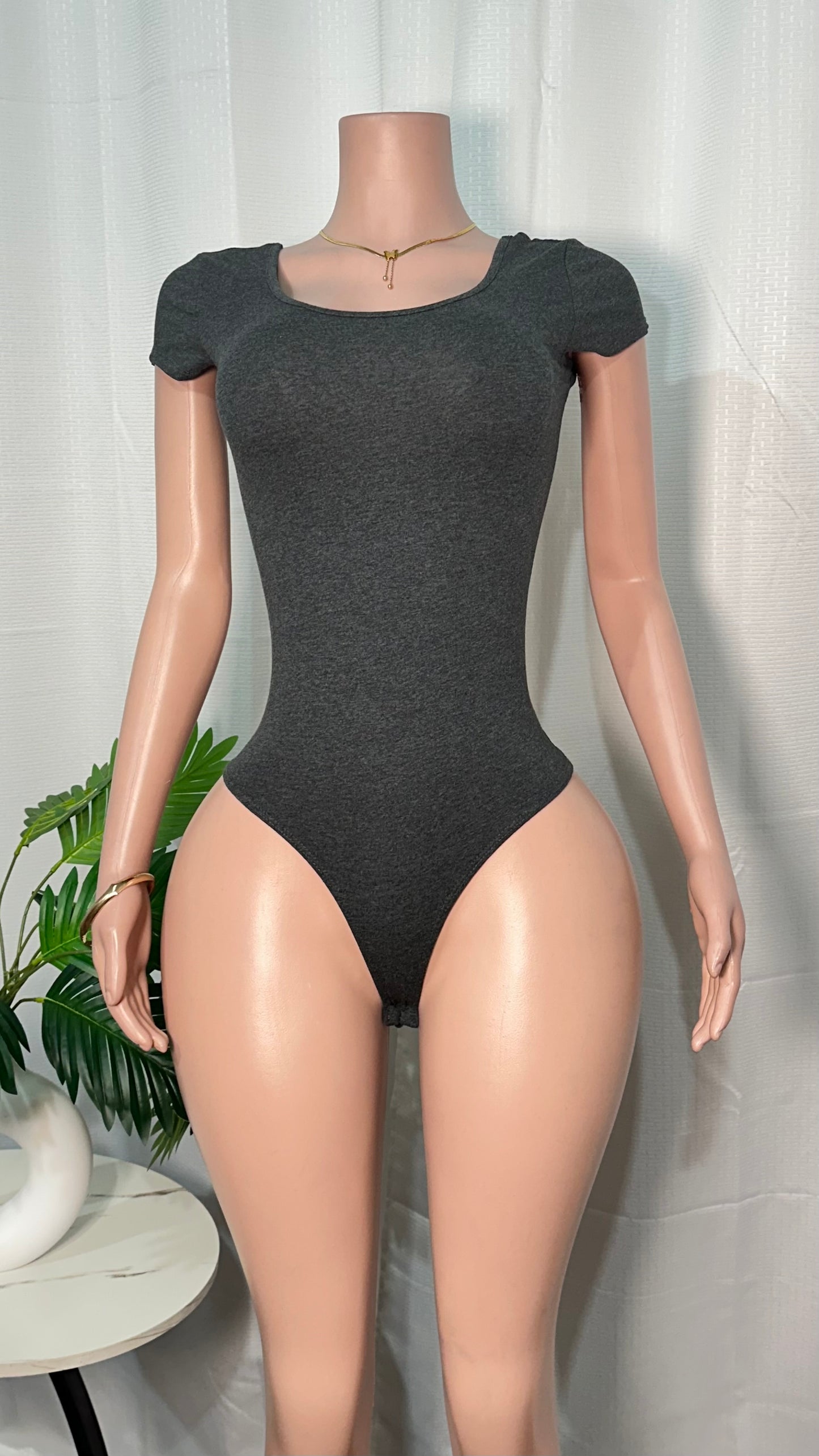 SCOOP-NECK BODY BLOUSE