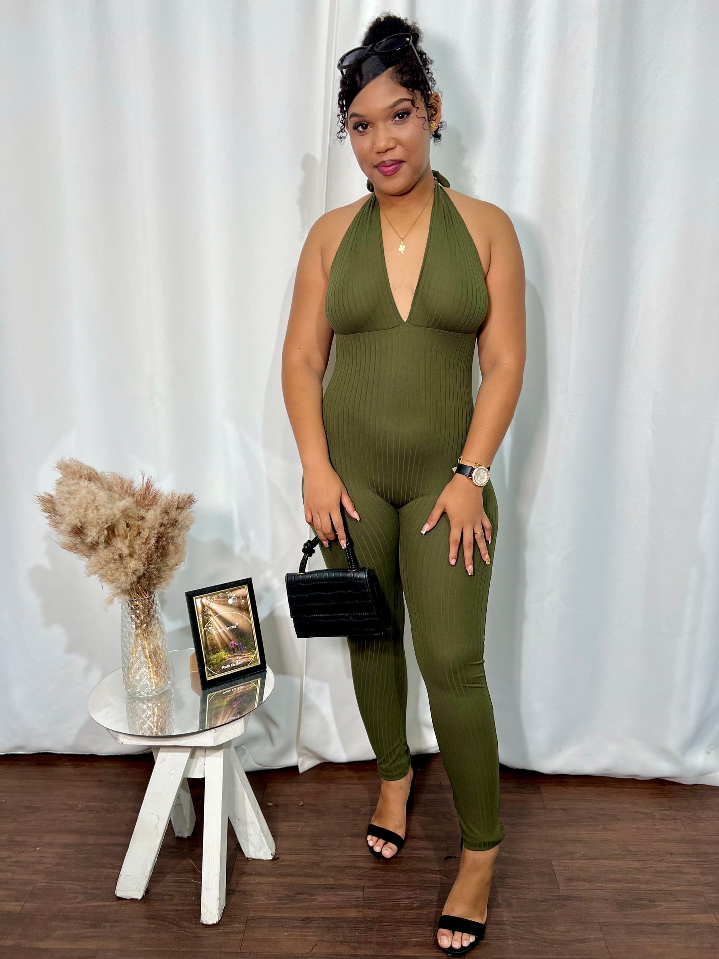 TIE HALTER NECK V-CUT RIBBED JUMPSUIT