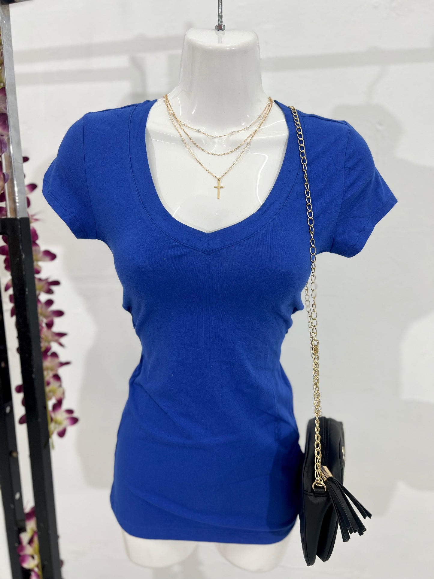 SHORT-SLEEVE V-NECK TOP