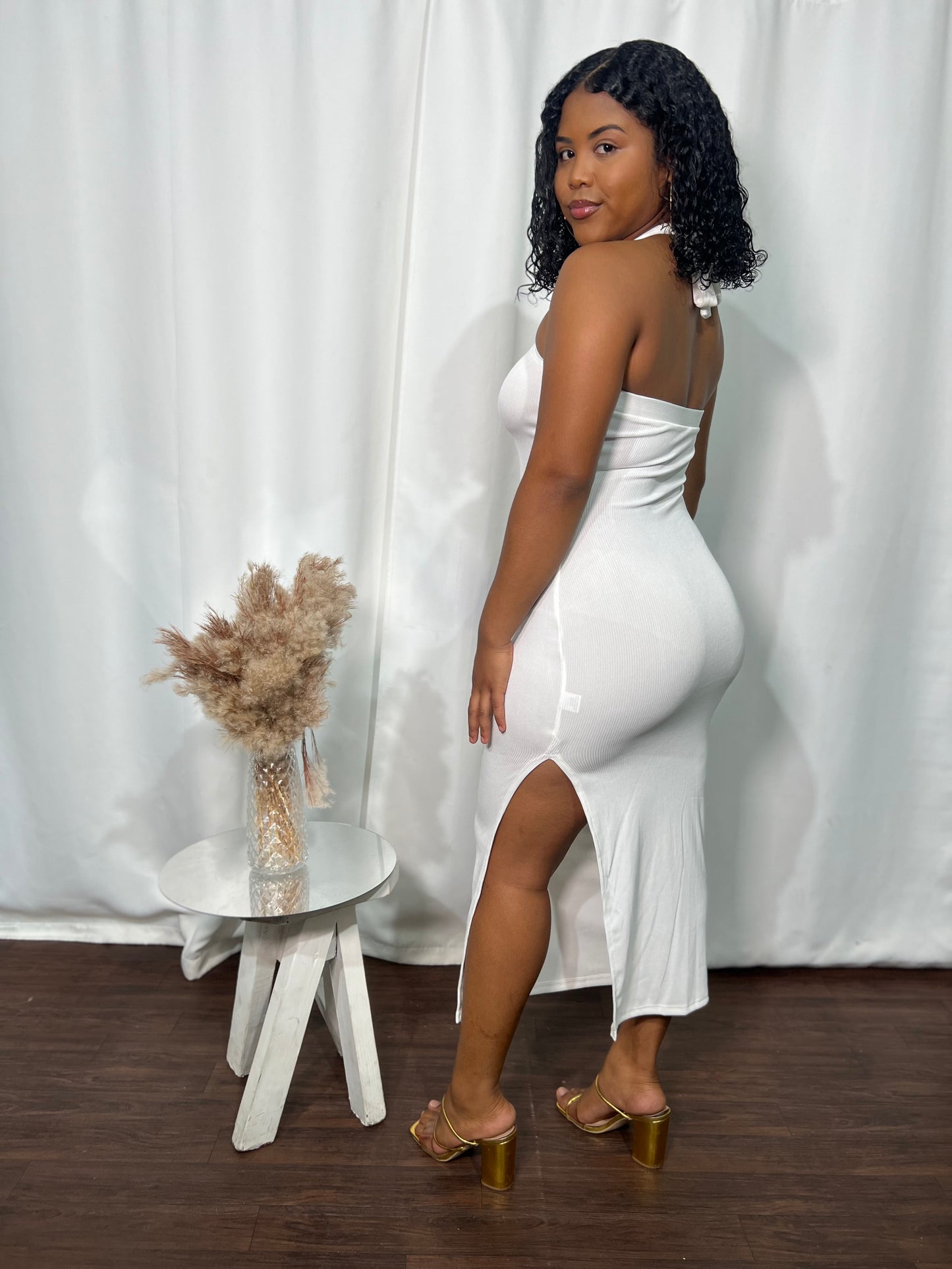 HALTER RIBBED MIDI DRESS